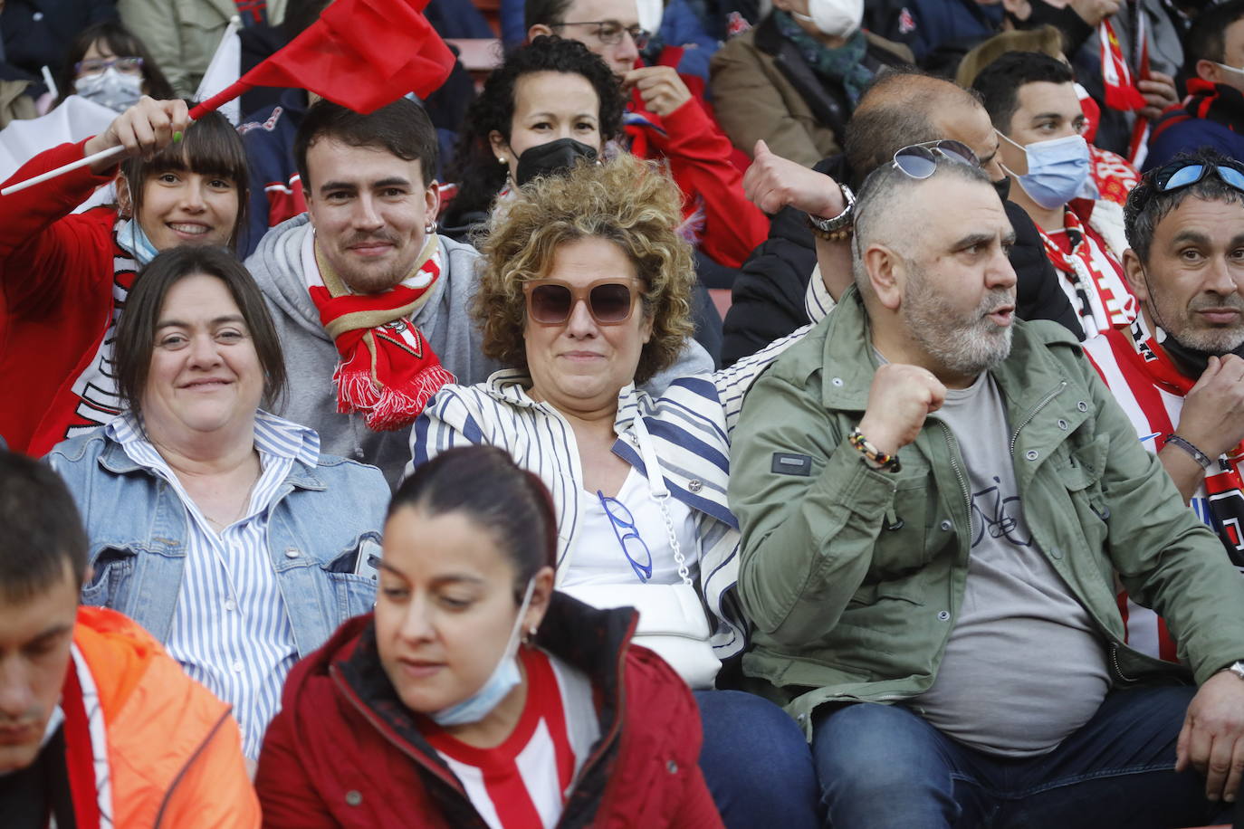 Fotos: ¿Estuviste en el Sporting - Real Oviedo? ¡Búscate en las gradas de El Molinón!