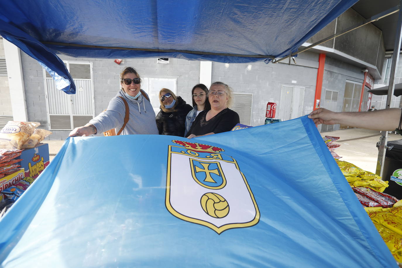 Fotos: ¿Estuviste en el Sporting - Real Oviedo? ¡Búscate en las gradas de El Molinón!