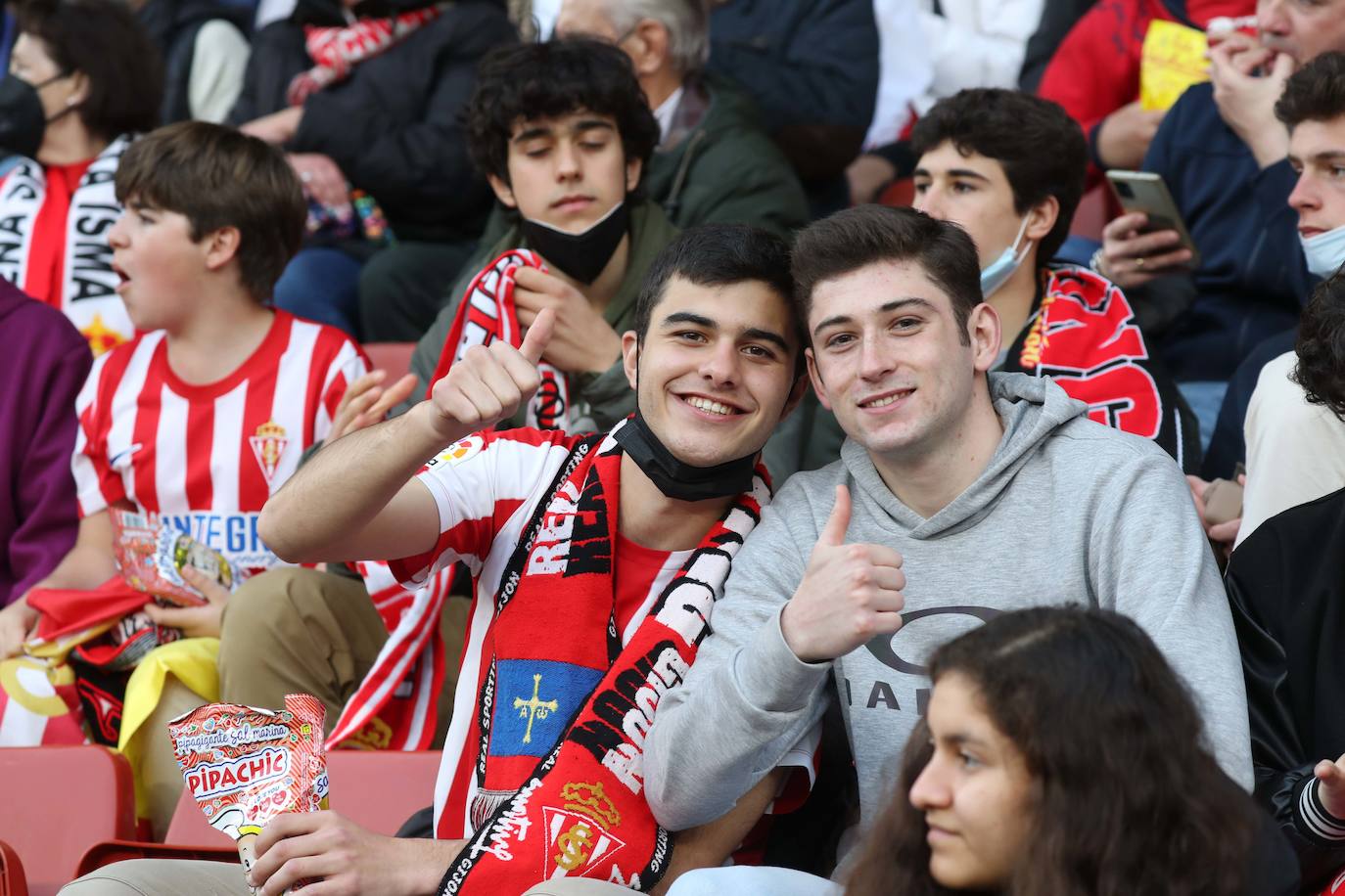 Fotos: ¿Estuviste en el Sporting - Real Oviedo? ¡Búscate en las gradas de El Molinón!