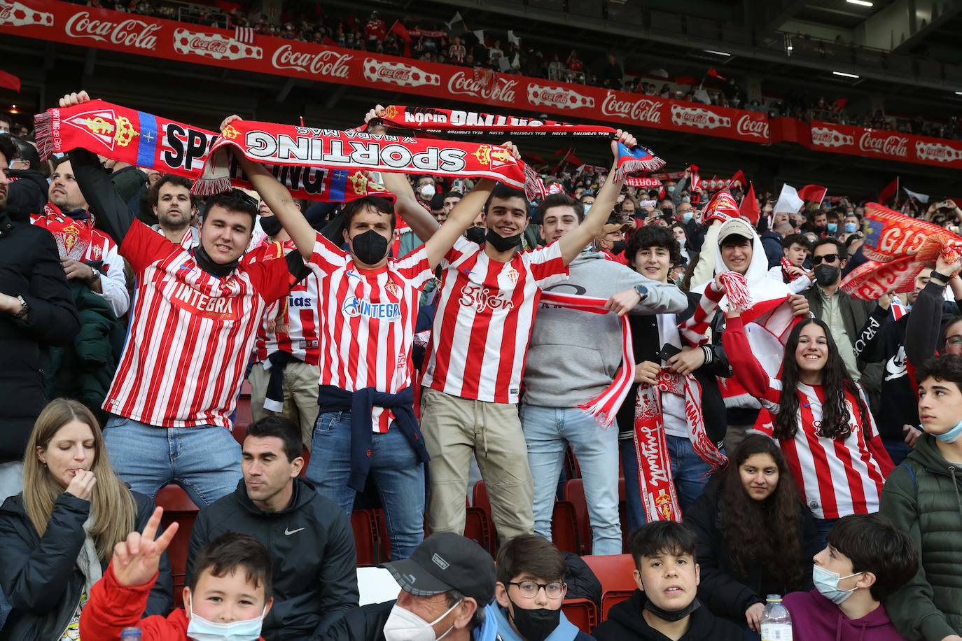 Fotos: ¿Estuviste en el Sporting - Real Oviedo? ¡Búscate en las gradas de El Molinón!