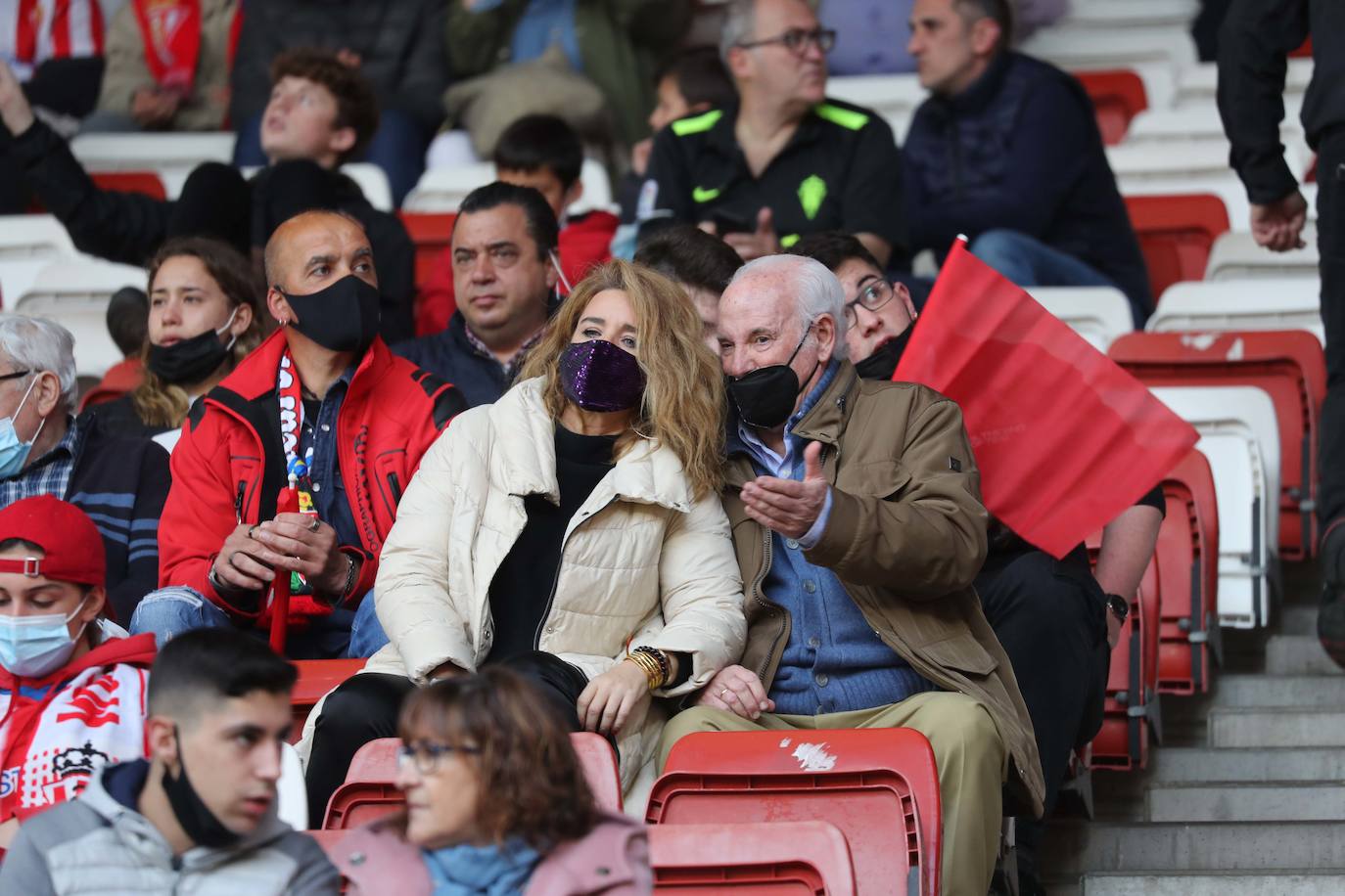 Fotos: ¿Estuviste en el Sporting - Real Oviedo? ¡Búscate en las gradas de El Molinón!