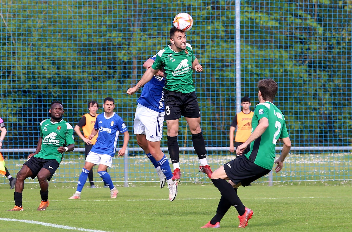 Fotos: Las mejores imágenes del Oviedo B - Llanes