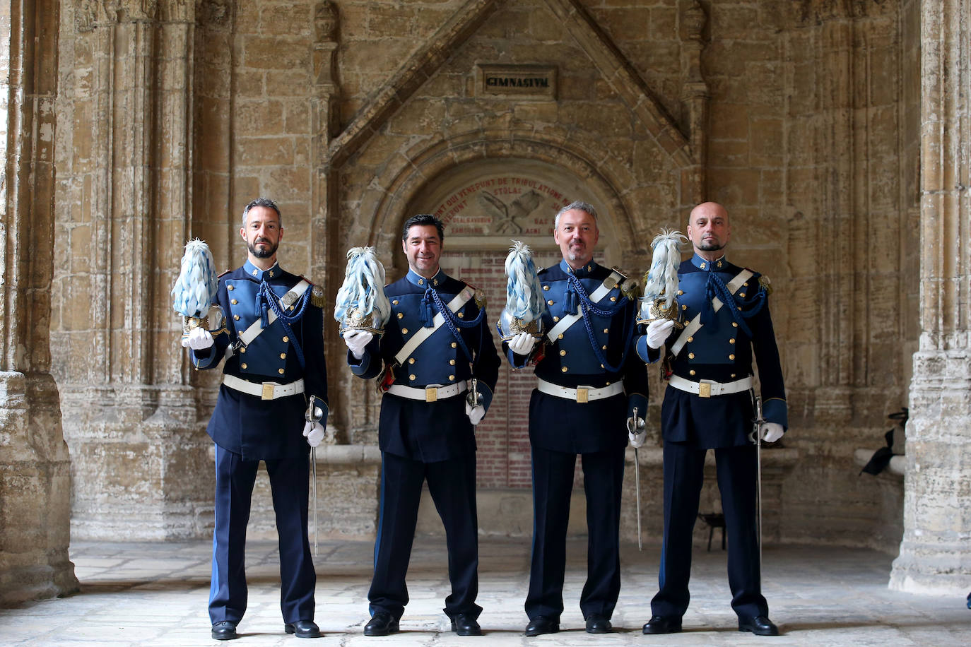 Fotos: La procesión del Resucitado emociona en Oviedo