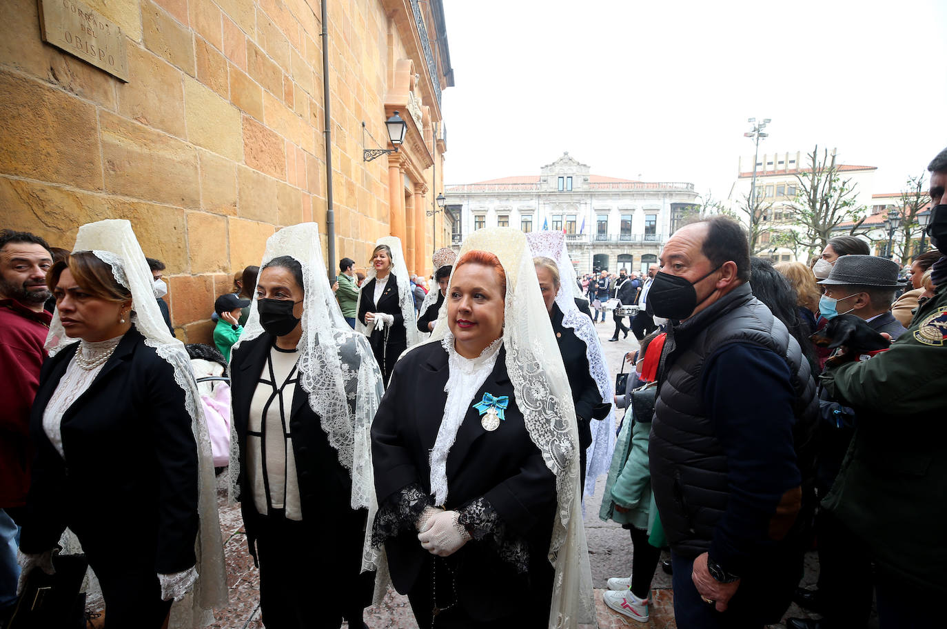 Fotos: La procesión del Resucitado emociona en Oviedo