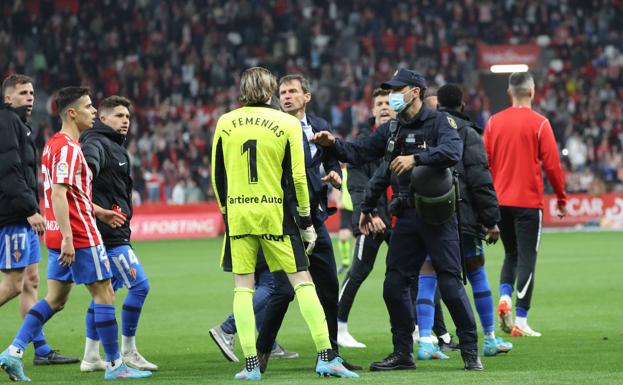 Bronca entre los jugadores del Sporting y el Oviedo tras el derbi.