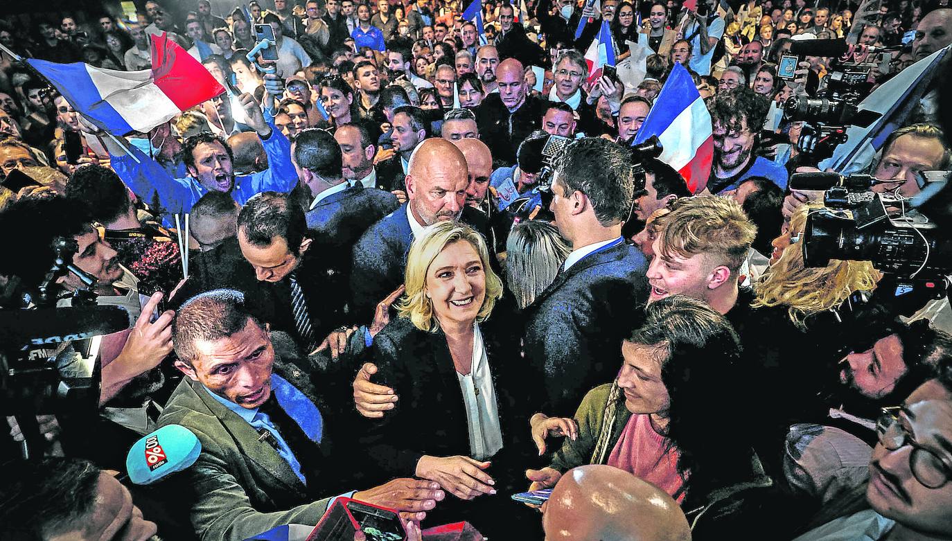 En campaña. Marine Le Pen, a su llegada a un mitin en Perpignan. 