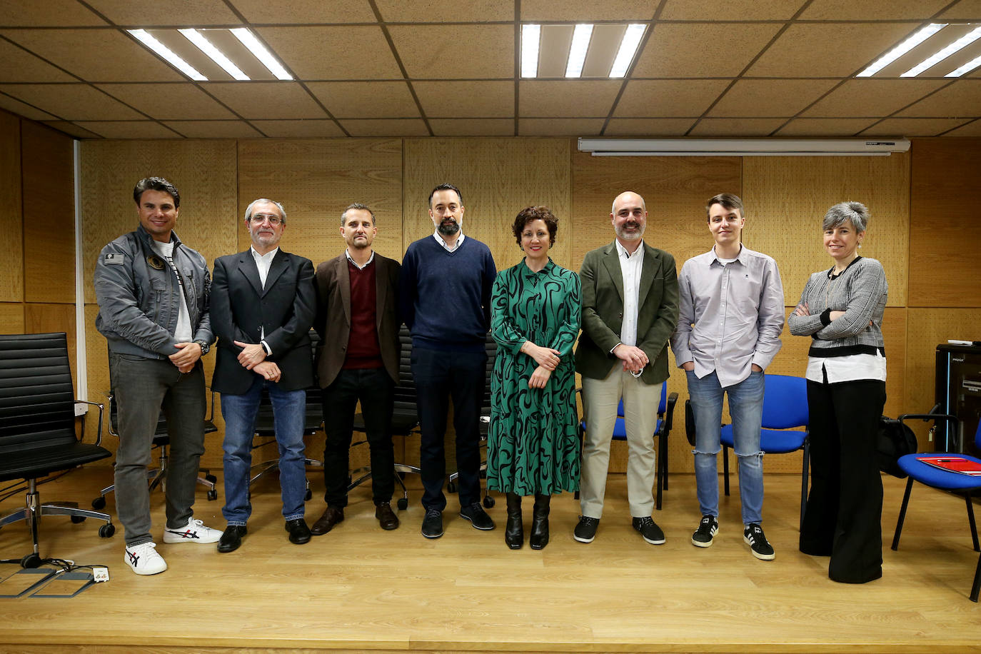 La Facultad de Ciencias celebra las II Jornadas de Emprendimiento y Empleabilidad, donde la palabra «versatilidad» de los estudios se erigió como clave. Expusieron sus experiencias y ofrecieron sus consejos siete profesionales de IKI Media, Accenture, Centro Médico de Asturias, Izertis, Bedrock, Galeo y Metrohm Dropsens.