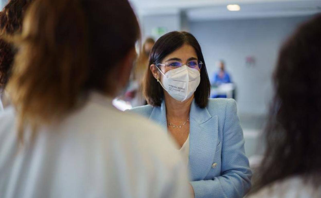 La ministra de Sanidad, Carolina Darias, durante su visita al Hospital Universitario Nuestra Señora de La Candelaria. 