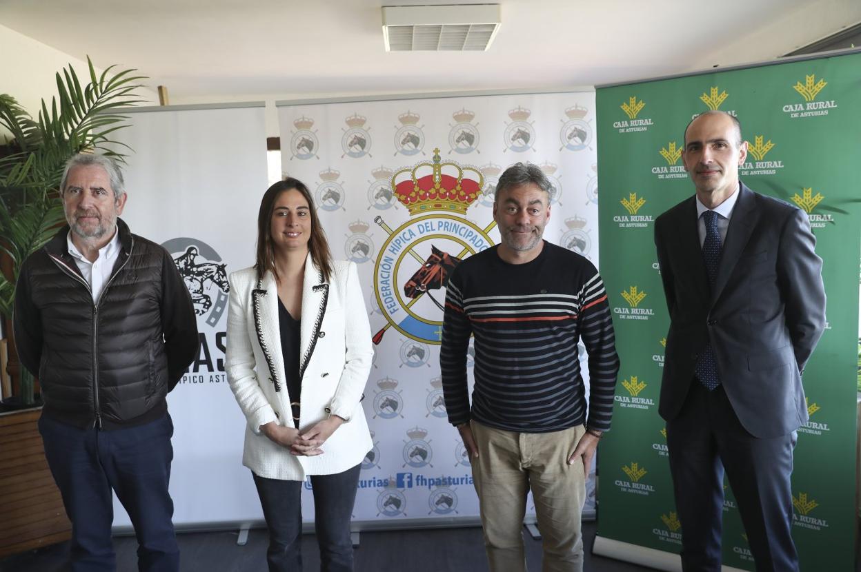 Mario Vigil, Ana Palacios, José Ramón Tuero y Marcelino Fernández, durante la presentación. 