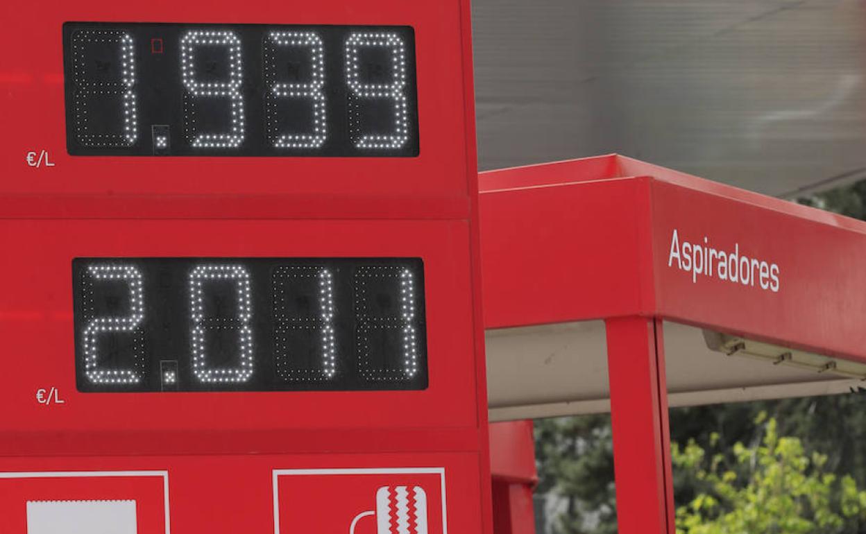 Los combustibles retoman su escalada alcista tras caer en Semana Santa