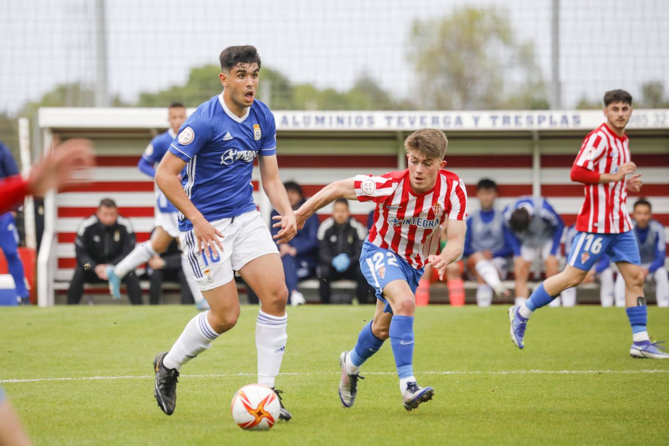 Fotos: Las mejores imágenes del derbi de filiales: Sporting B - Real Oviedo Vetusta