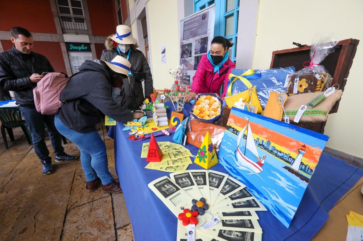 El puesto de Rey Pelayo, con las creaciones de sus usuarios. 