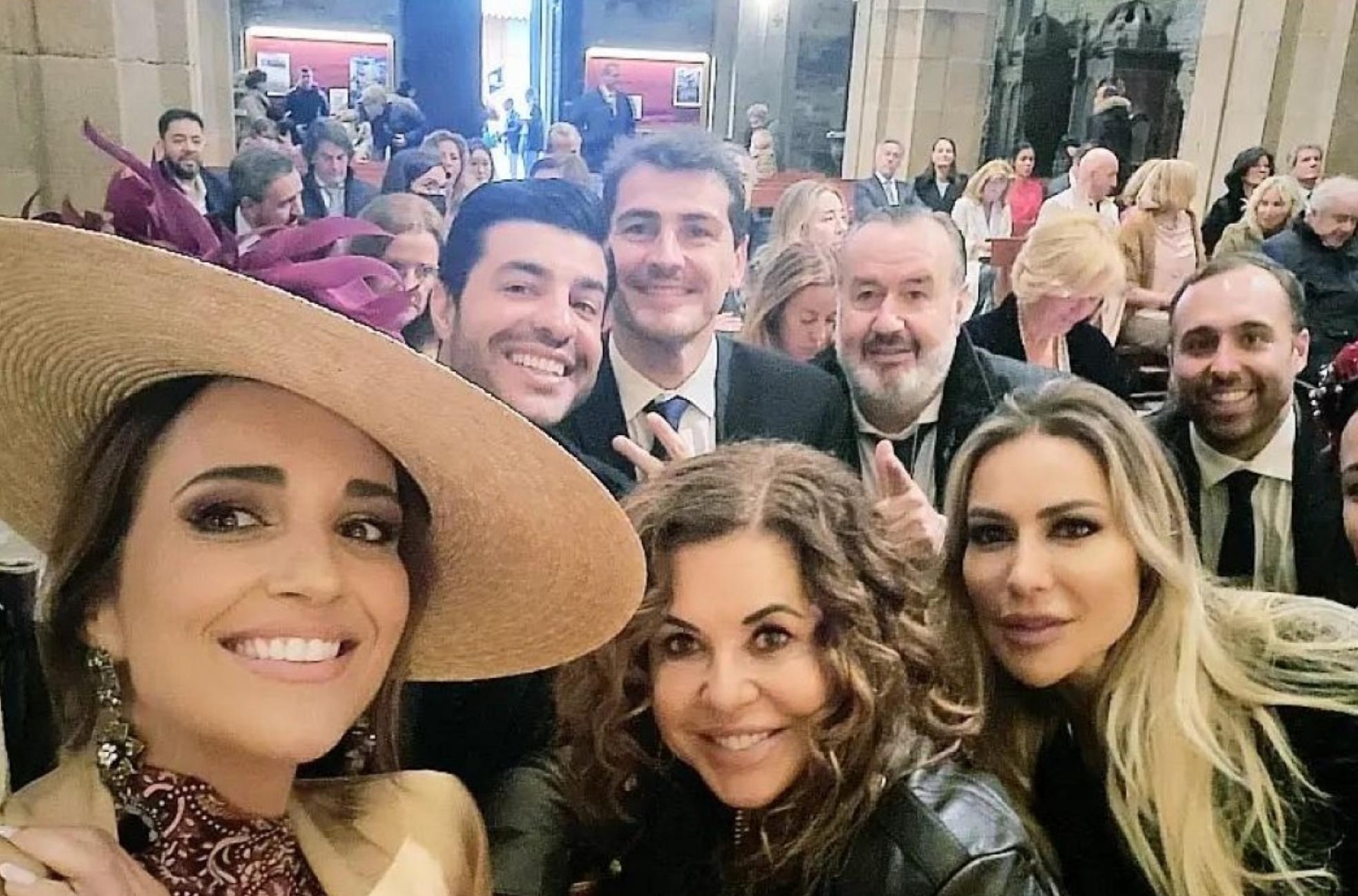 Selfie. Paula Echavarría con Natalia de la Vega y Carolina Alcázar en primer término.