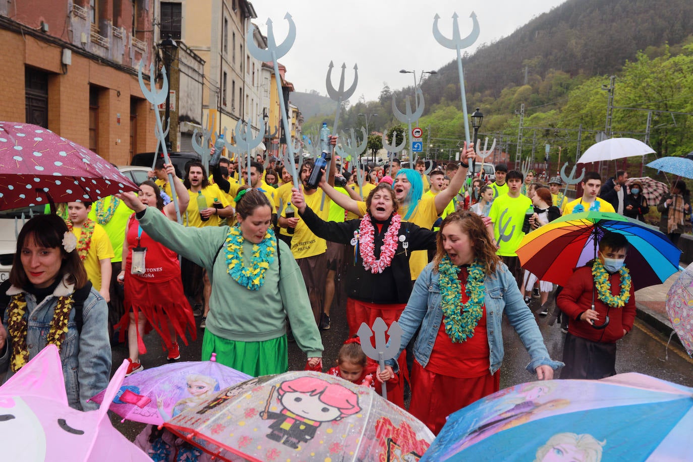 Tras dos años de parón, tanto los grupos del desfile como los deportistas llegaron dispuestos a «darlo todo» para mantener la cita