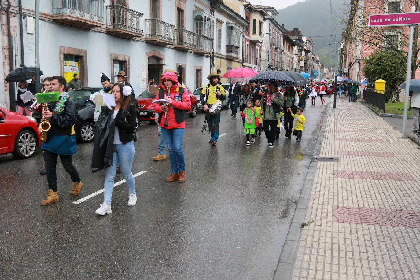 Tras dos años de parón, tanto los grupos del desfile como los deportistas llegaron dispuestos a «darlo todo» para mantener la cita