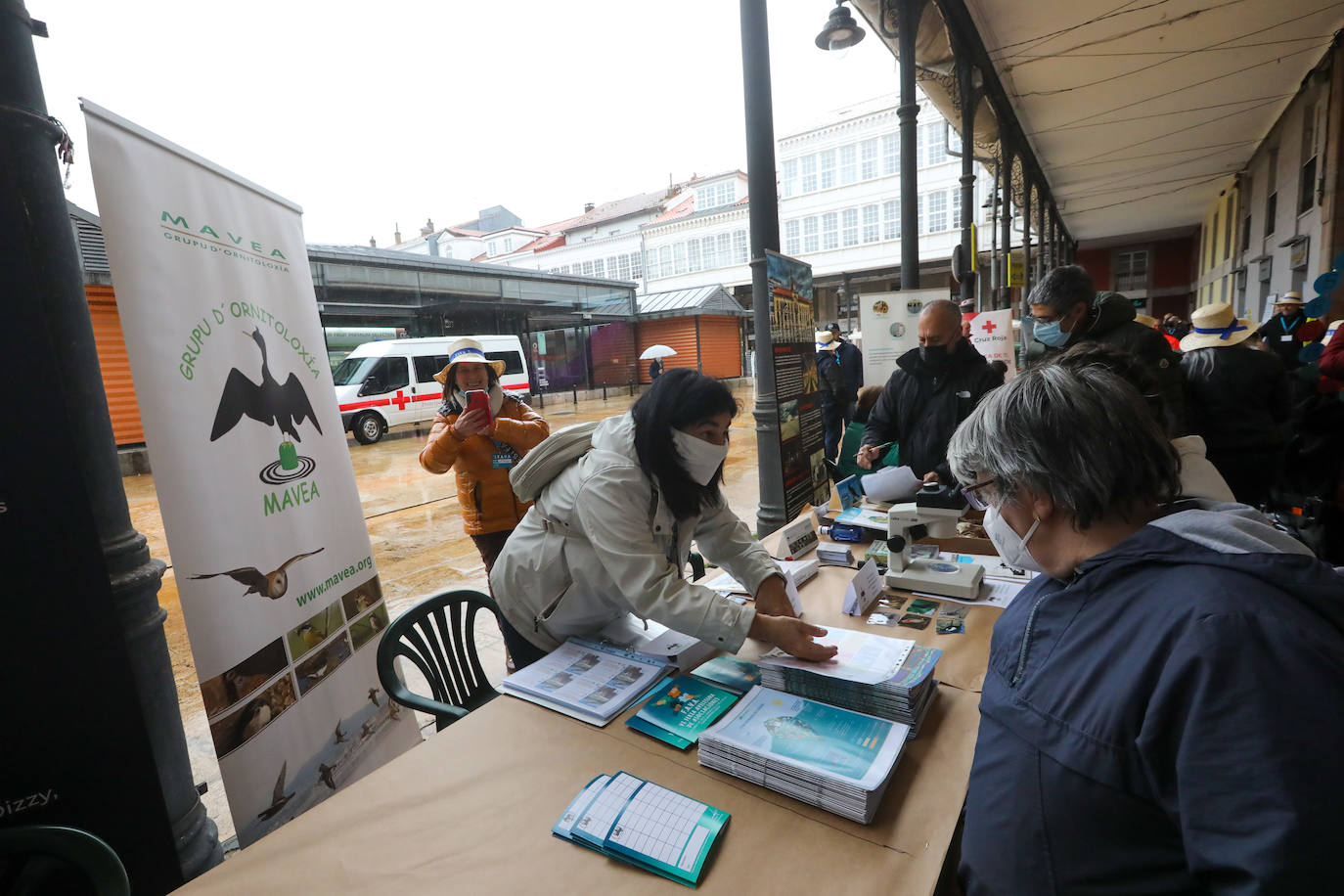 Fotos: Feria de asociaciones en la plaza de abastos