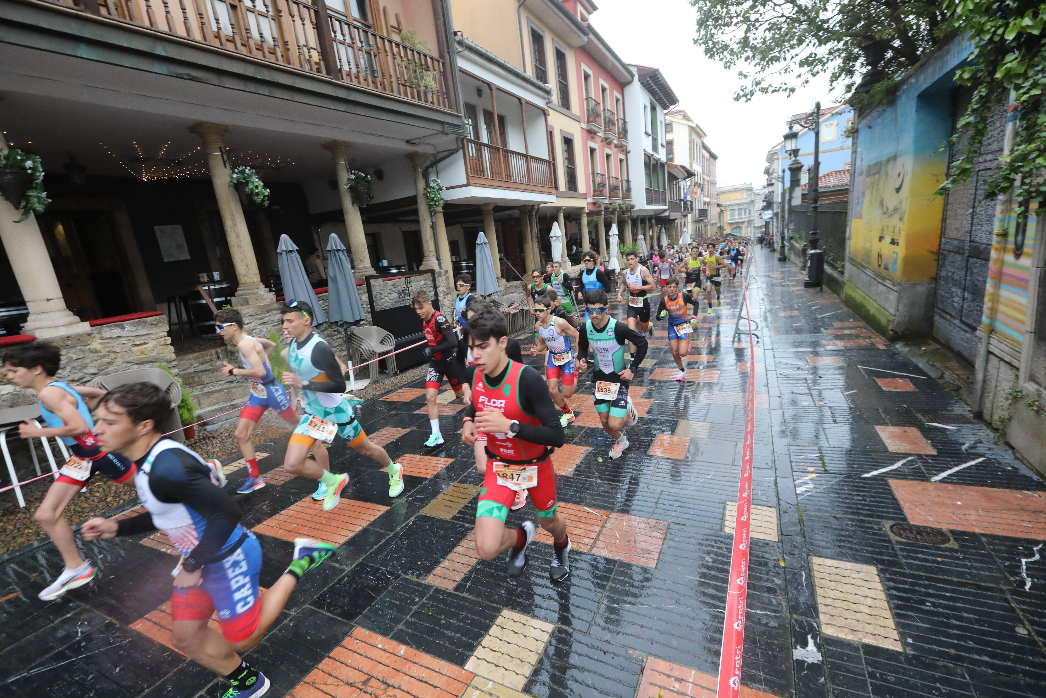 Fotos: El Duatlón vence a la lluvia en su primera jornada