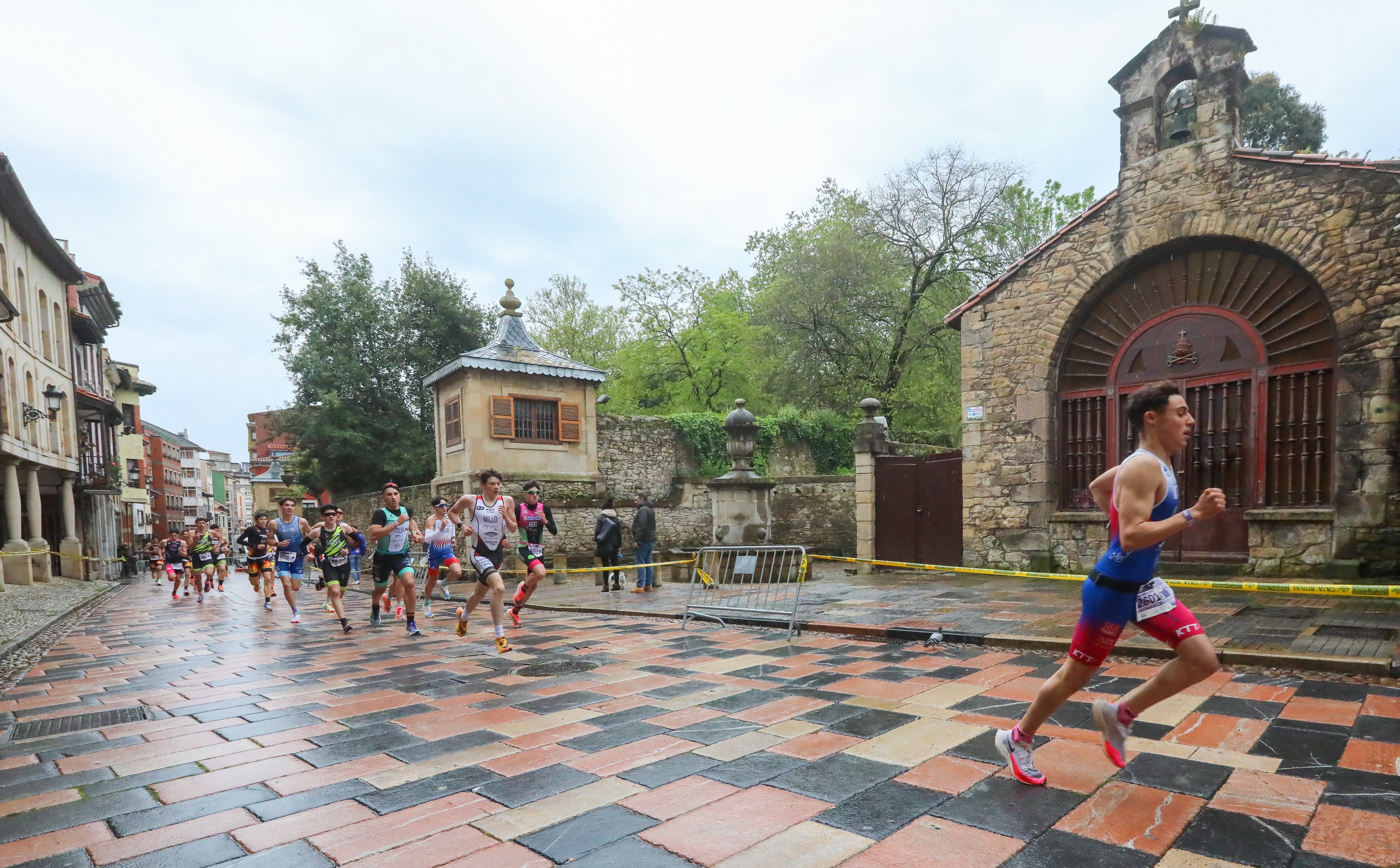 Fotos: El Duatlón vence a la lluvia en su primera jornada