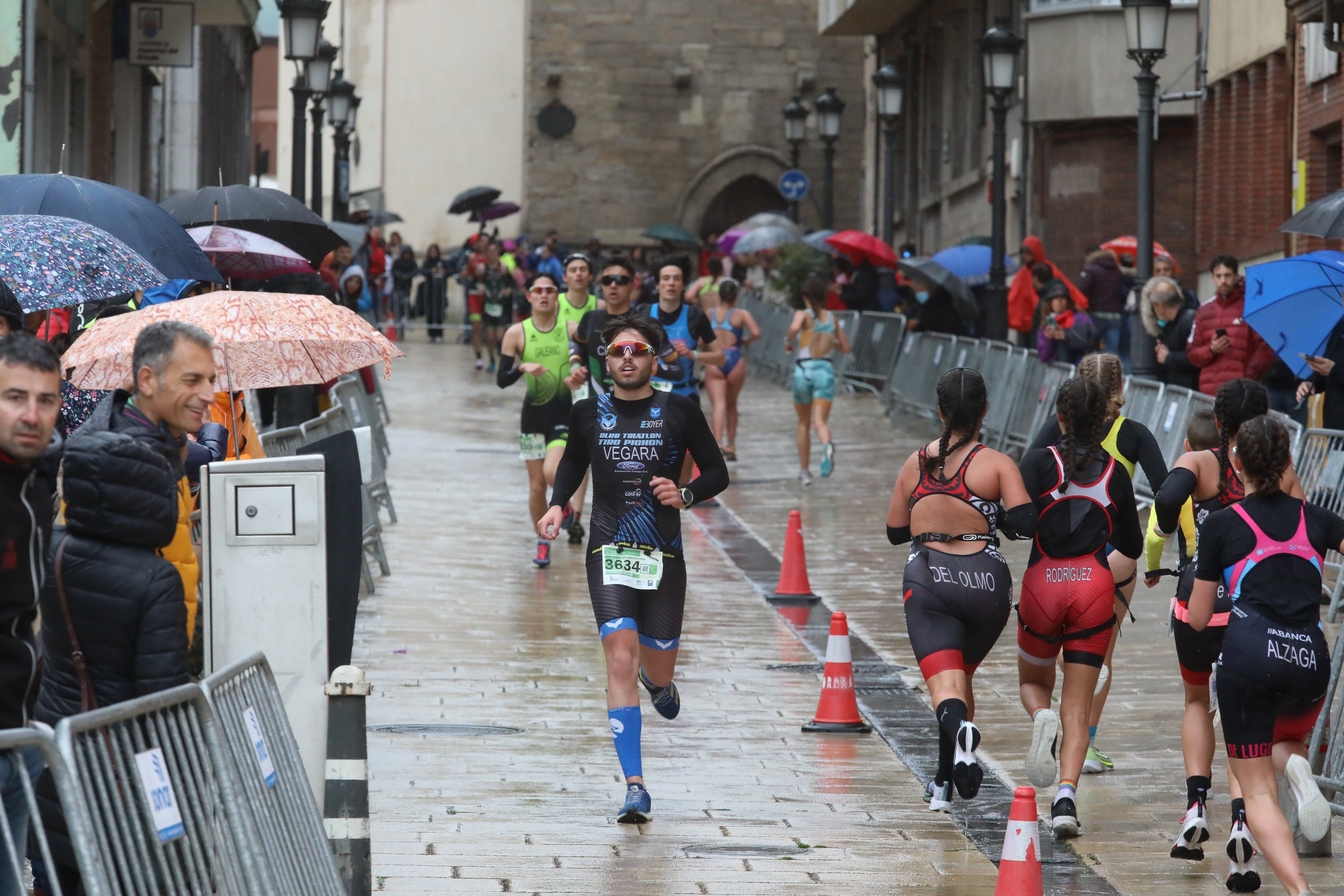 Fotos: El Duatlón vence a la lluvia en su primera jornada