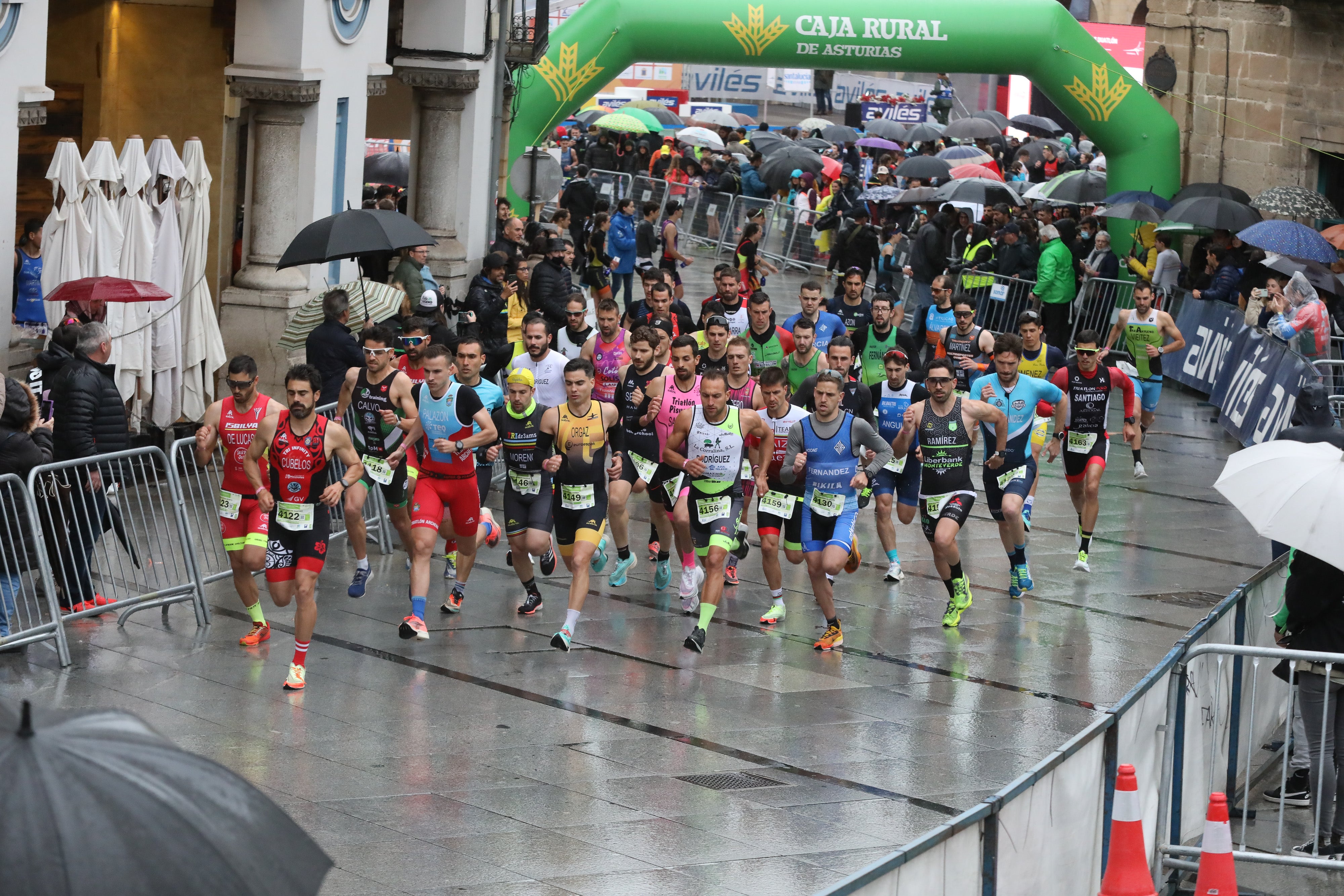 Fotos: El Duatlón vence a la lluvia en su primera jornada