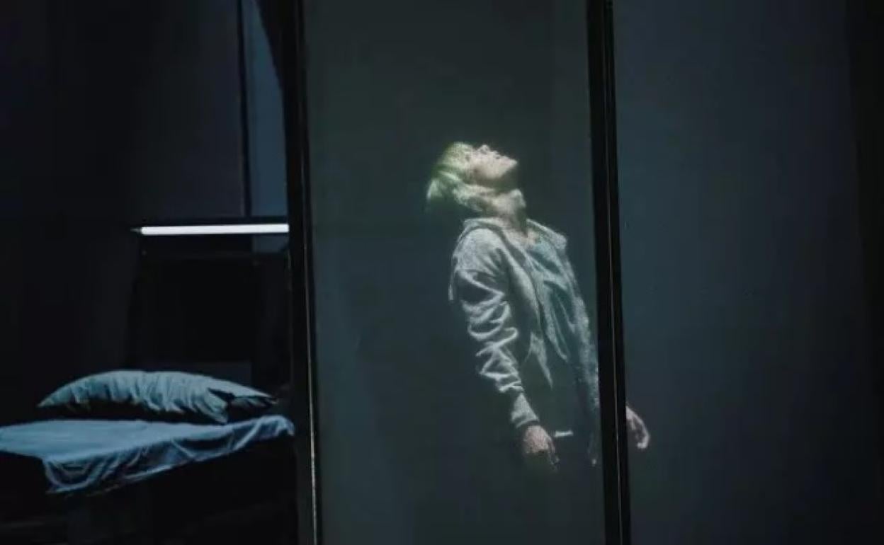 La actriz Vicky Luengo interpreta a Felicia, la protagonista que se desvive por aprender de memoria un texto conformado por varias palabras.