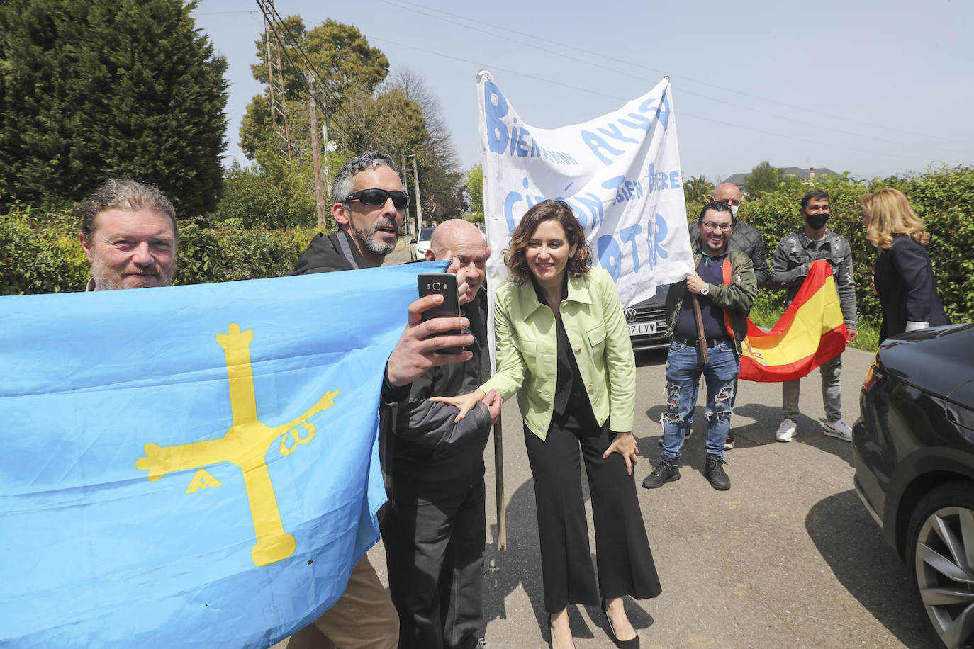 La presidenta de la Comunidad de Madrid visita Gijón para participar en un encuentro con empresarios asturianos y una espicha con afiliados del Partido Popular gijonés. En su primera visita a Asturias desde que es presidenta, Díaz Ayuso estará acompañada por la líder de los populares asturianos, Teresa Mallada. 