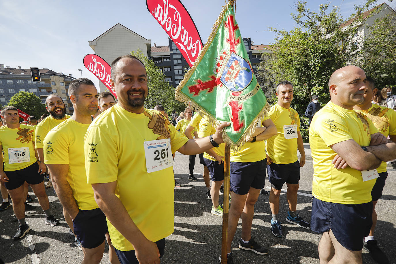 Sin sorpresas. Houssame Eddine y Cristina Silva cumplen con su papel de favoritos en la MBA Media Maratón de Gijón 'Villa de Jovellanos'. Se cumplía una hora, seis minutos y 25 segundos cuando el joven extremeño paralizaba el crono. Habría que esperar diez segundos para que el asturiano Alejandro Onís entrase en segunda posición. Corriendo prácticamente en soledad durante toda la prueba, Silva fue la primera en cruzar la meta al cumplir la hora, 19 minutos y 26 segundos de carrera. Dolores Marco entraba casi un minuto después. Noelia Menéndez completa el podio tras un final agónico en el que Itziar Méndez se queda a las puertas.