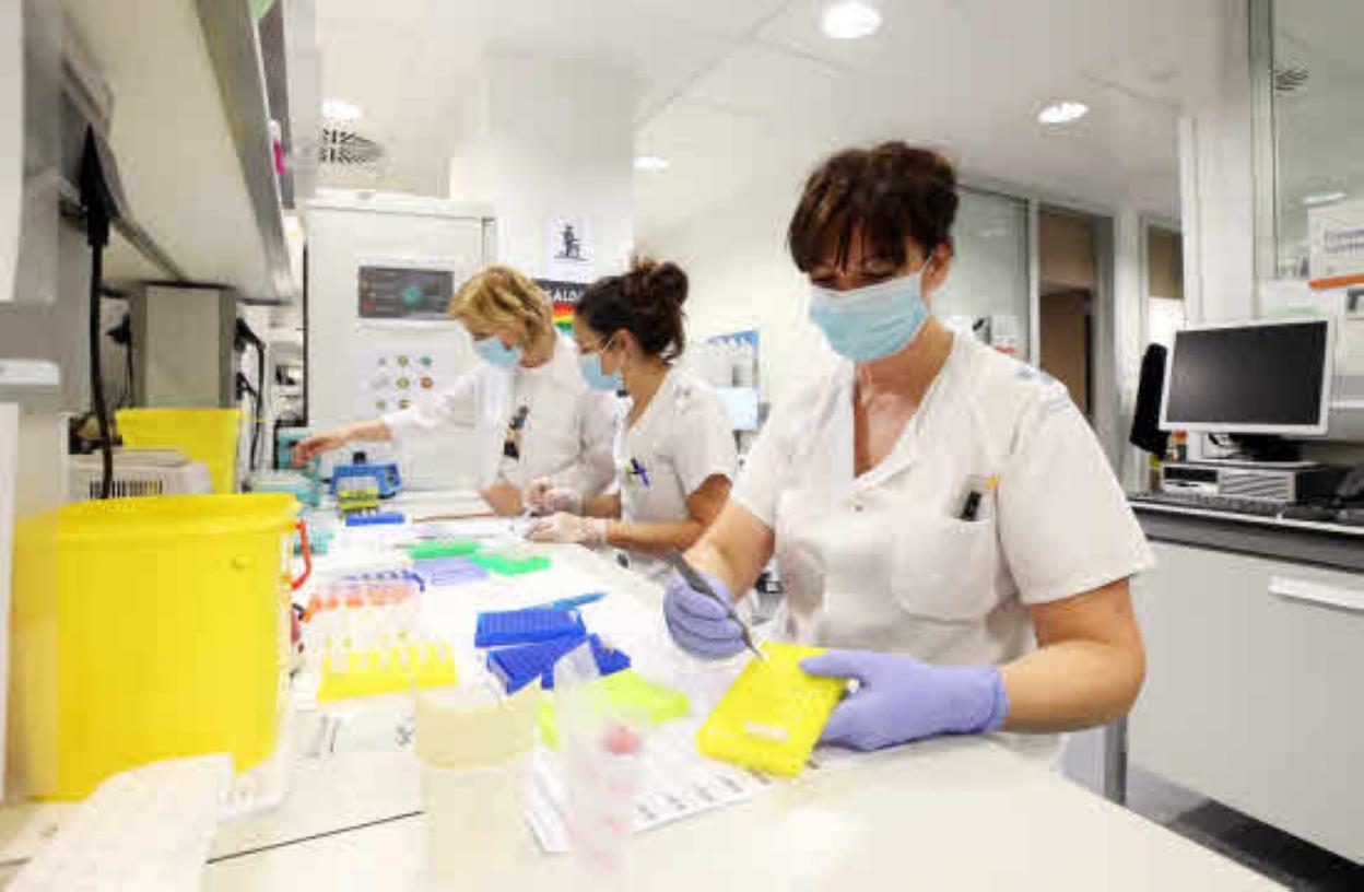 Laboratorio de Microbiología del HUCA. 