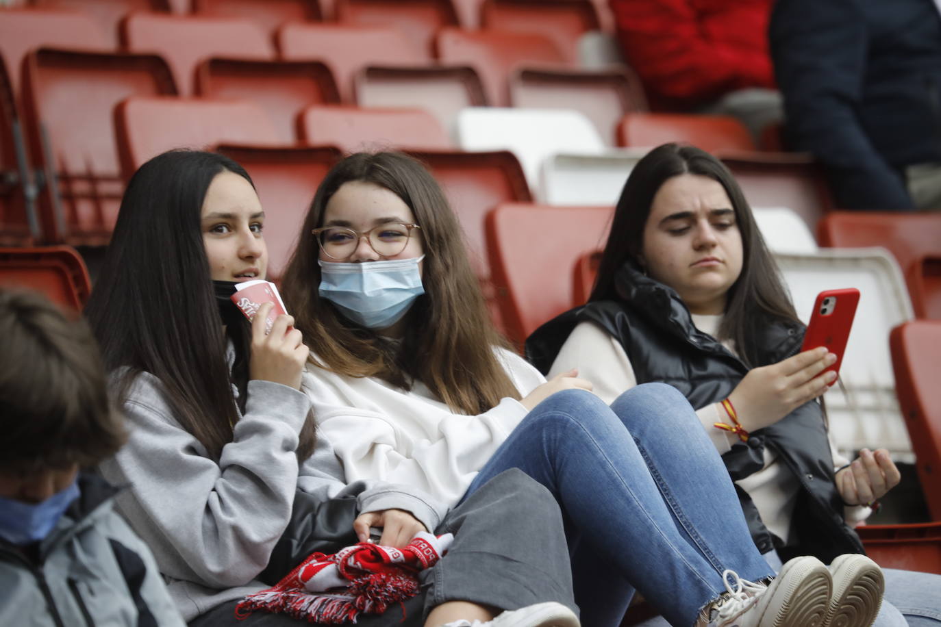 Fotos: ¿Estuviste en el Sporting - Ibiza? ¡Búscate!