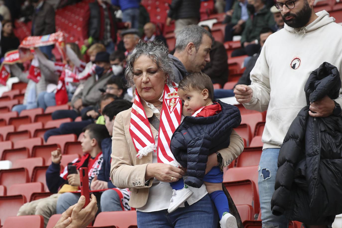 Fotos: ¿Estuviste en el Sporting - Ibiza? ¡Búscate!