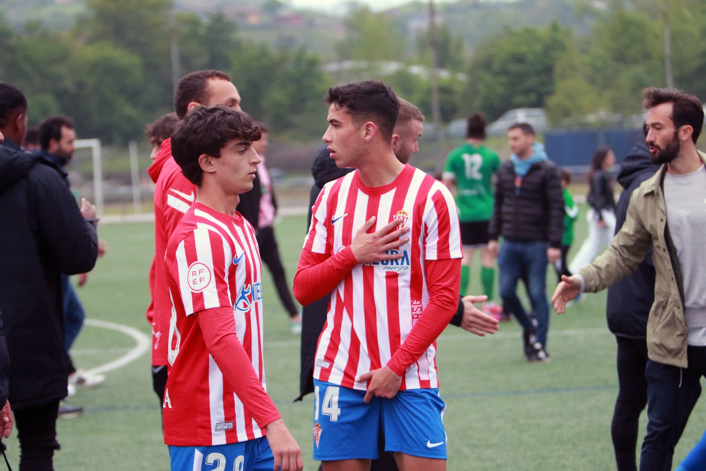Fotos: Las mejores imágenes del Lenense - Sporting B