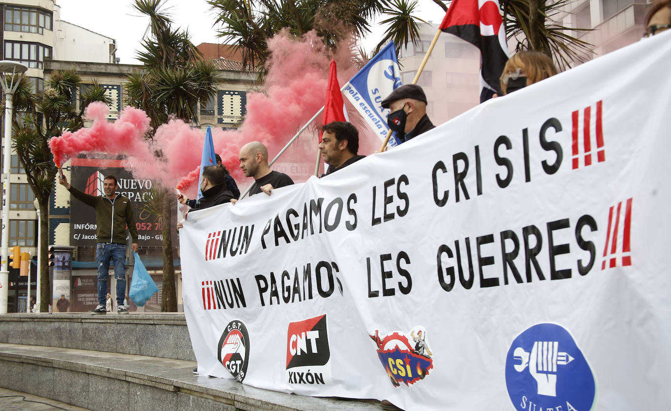 Centenares de personas se han manifestado en Gijón en este Primero de Mayo convocados por los sindicatos minoritarios del Principado 