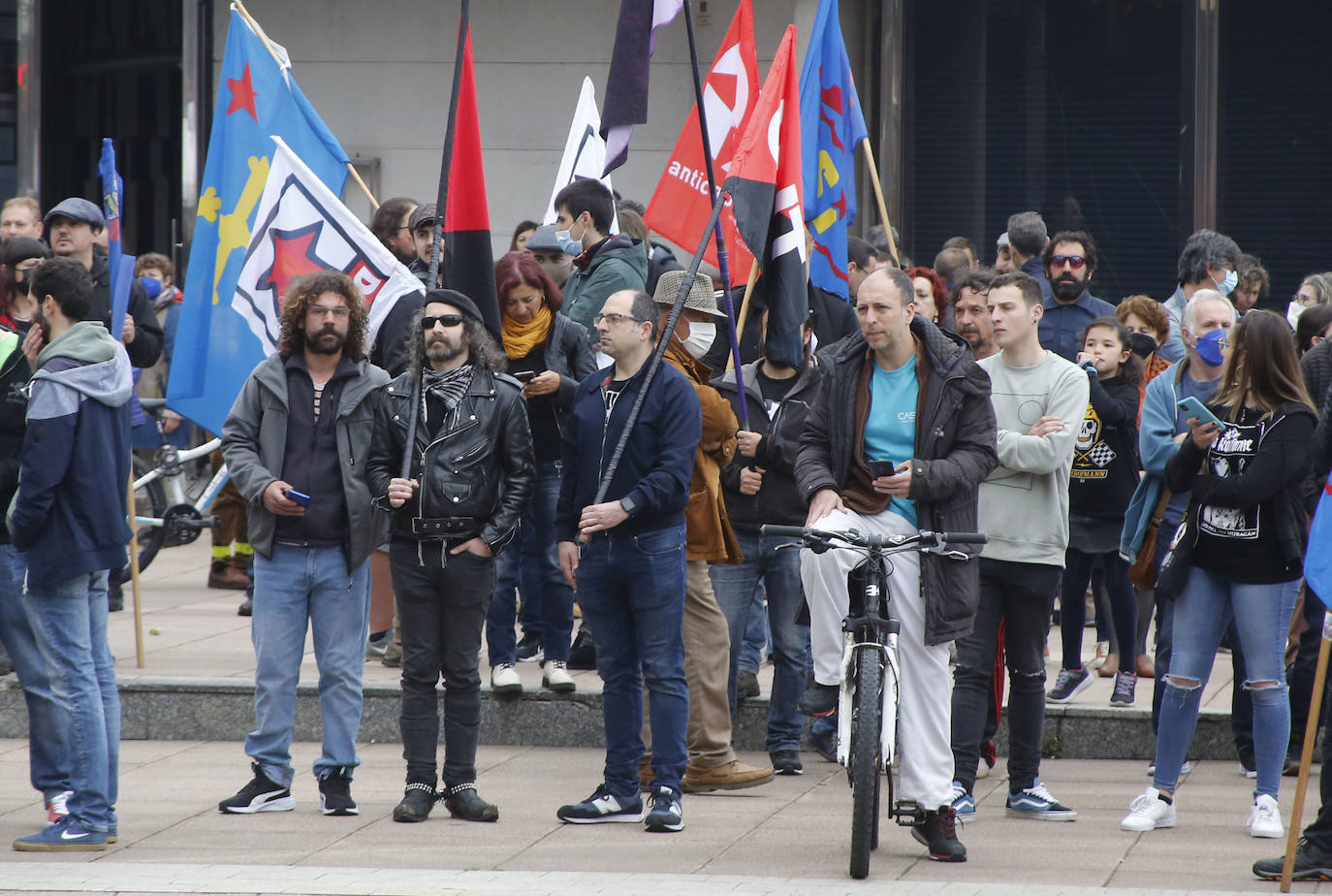 Centenares de personas se han manifestado en Gijón en este Primero de Mayo convocados por los sindicatos minoritarios del Principado 
