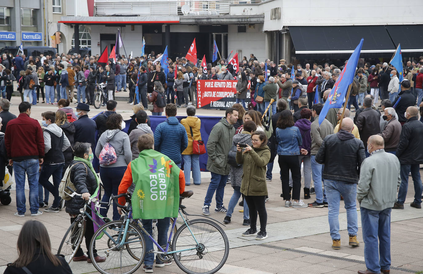 Centenares de personas se han manifestado en Gijón en este Primero de Mayo convocados por los sindicatos minoritarios del Principado 