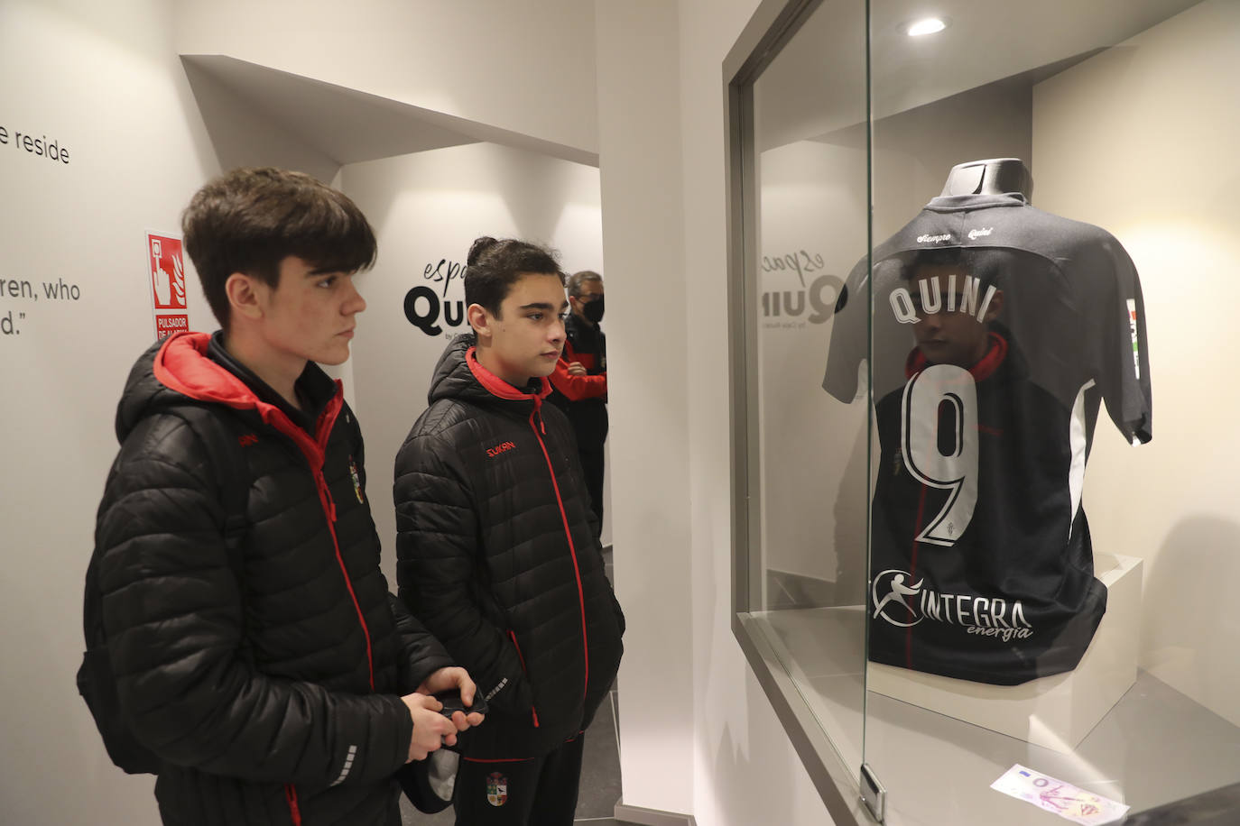 Dos grupos de 45 menores cada uno han participado este domingo en las visitas guiadas a El Molinón 