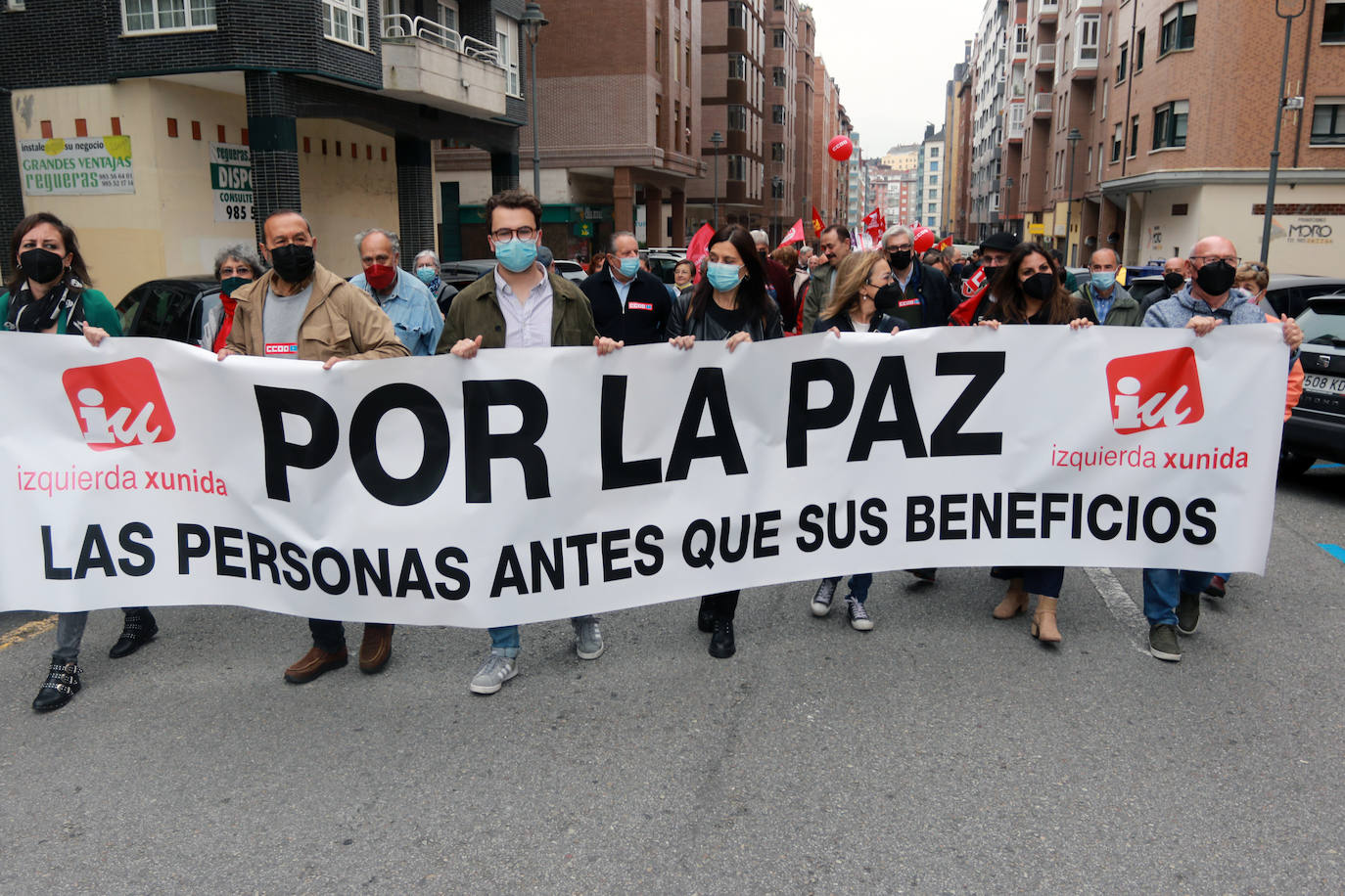 UGT y CC OO reclaman en Avilés una subida salarial para hacer frente a la crisis.