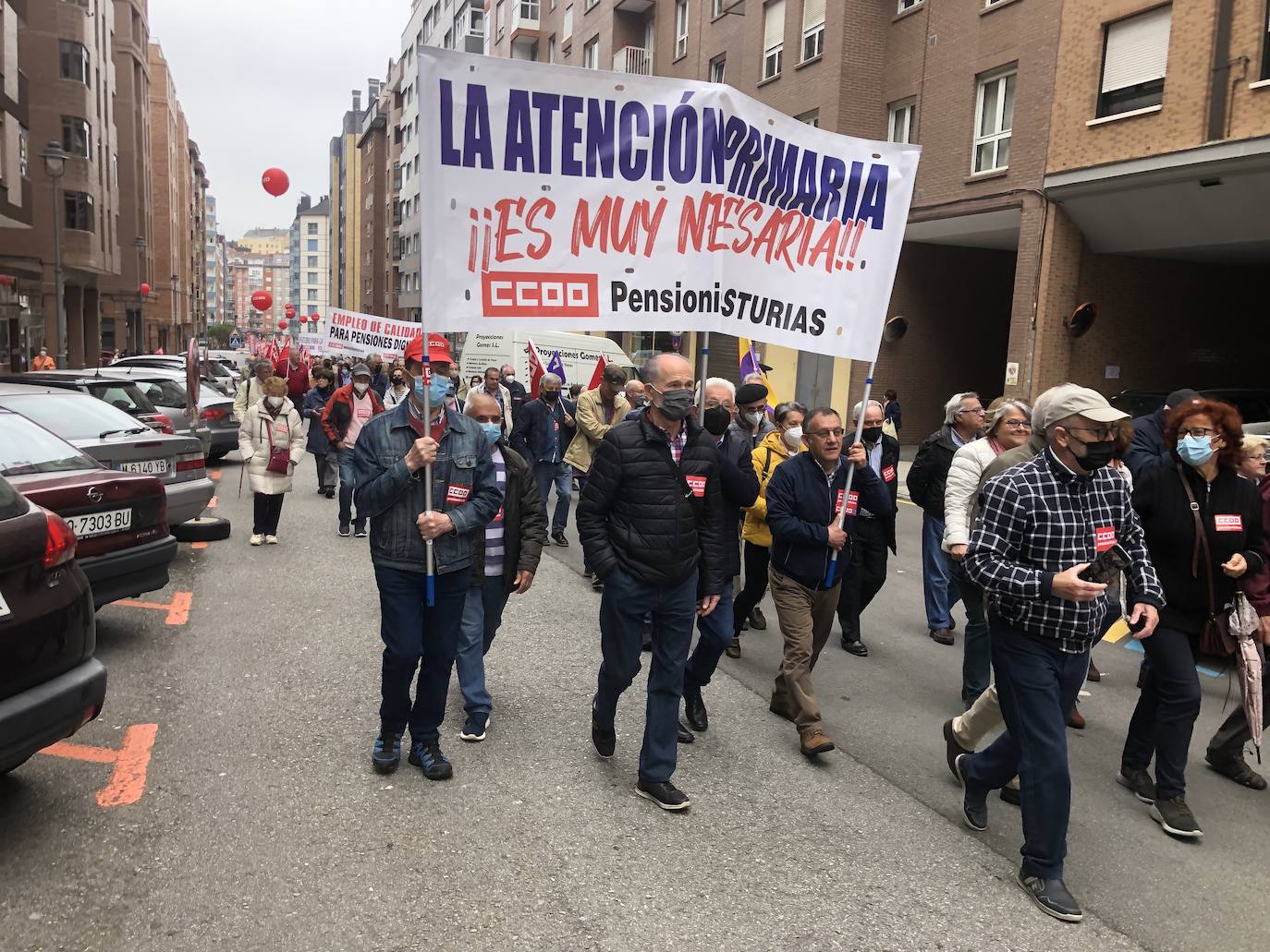 UGT y CC OO reclaman en Avilés una subida salarial para hacer frente a la crisis.