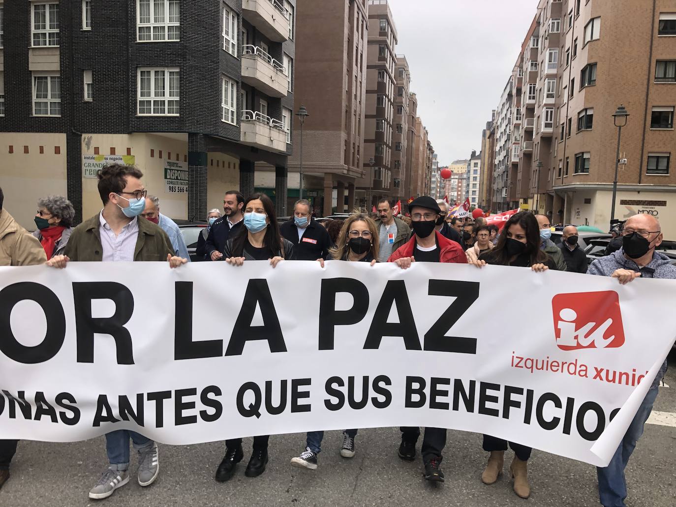 UGT y CC OO reclaman en Avilés una subida salarial para hacer frente a la crisis.