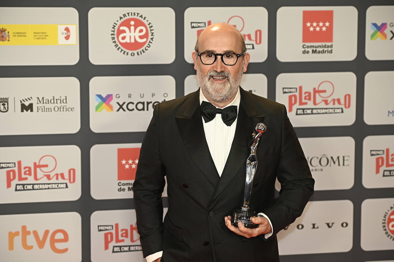 La película 'El buen patrón' y la serie argentina 'El Reino' se han hecho con los galardones más codiciados de los Premios Platino, certamen que recompensa lo mejor del mundo audiovisual iberoamericano. También tuvo una buena noche 'Madres paralelas'. La última colaboración de Pedro Almodóvar con Penélope Cruz se llevó tres premios. 