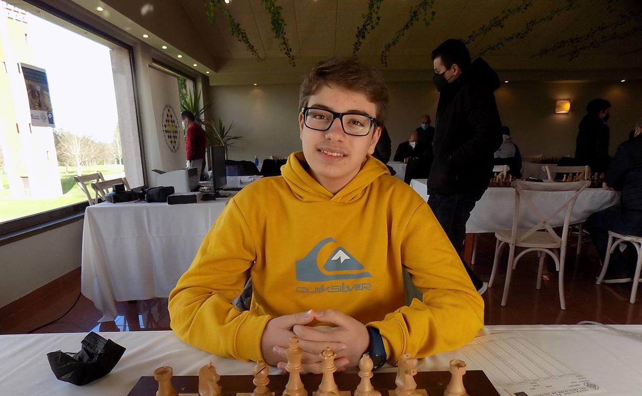 Iván Patón, primer tablero del Grupo 64.