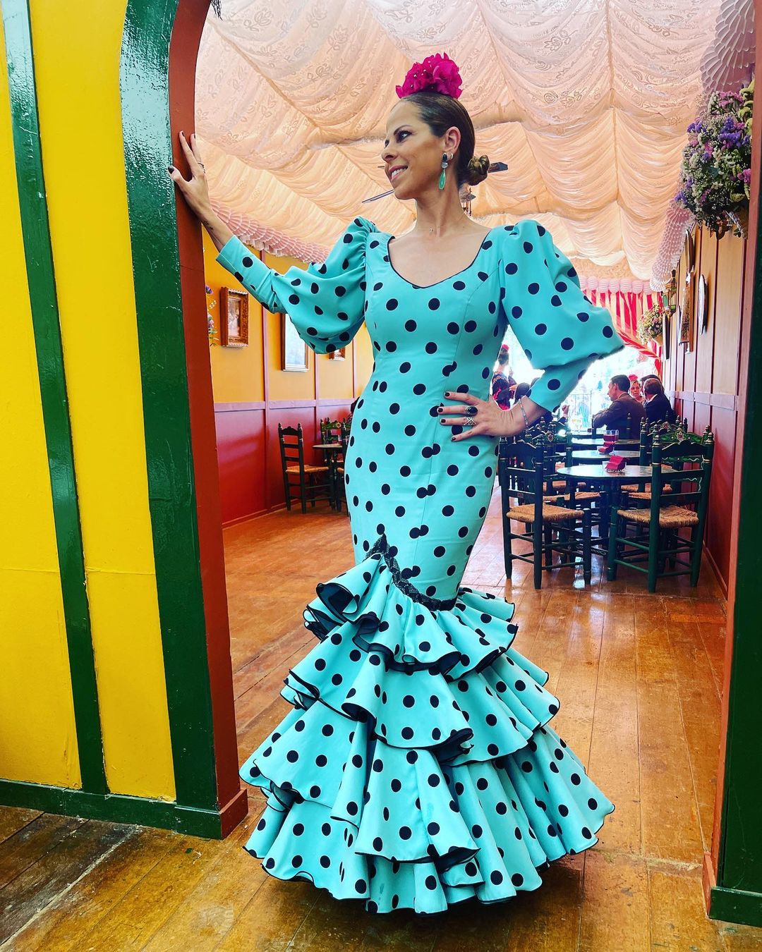 Pastora Soler no quiso perderse esta cita, a la que acudió con un diseño clásico en color azul.