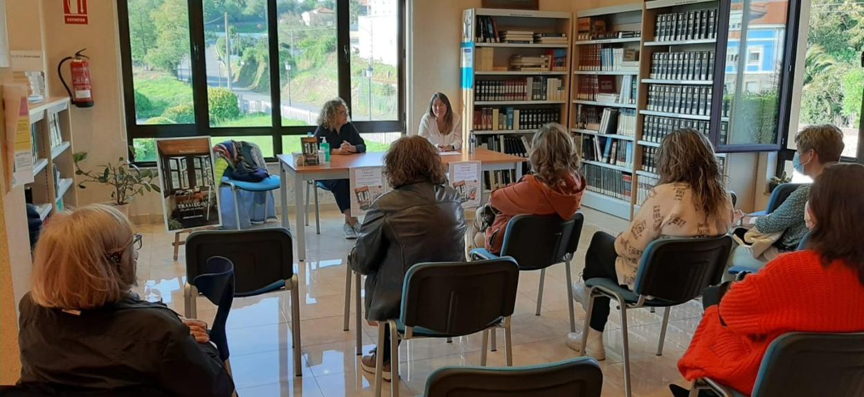 Rosa Fuentes presentó su libro acompañada por Cristina del Valle. 