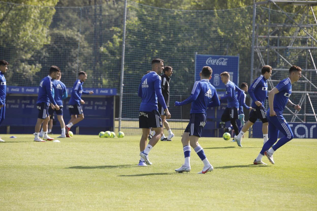 Los jugadores azul, durante la sesión de trabajo de ayer. 