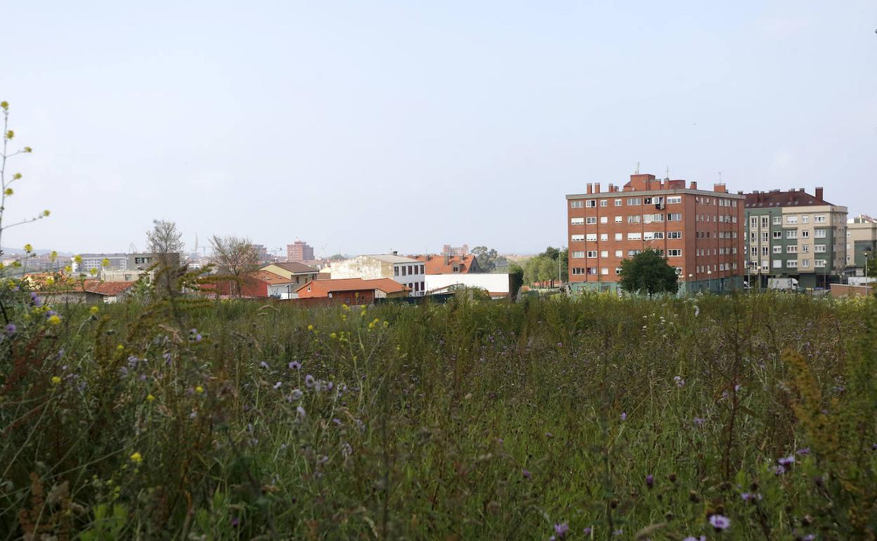 Solar de Nuevo Gijón donde Quirónsalud construirá un hospital.