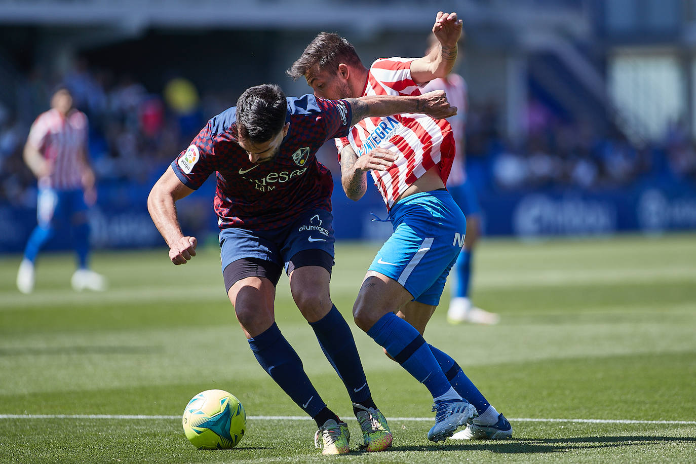 El equipo rojiblanco rescata un punto en el 'debut' de Abelardo, pero se queda a dos puntos de la promoción, tras la victoria de la Real B en Fuenlabrada