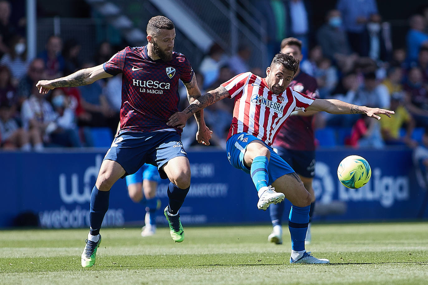 El equipo rojiblanco rescata un punto en el 'debut' de Abelardo, pero se queda a dos puntos de la promoción, tras la victoria de la Real B en Fuenlabrada