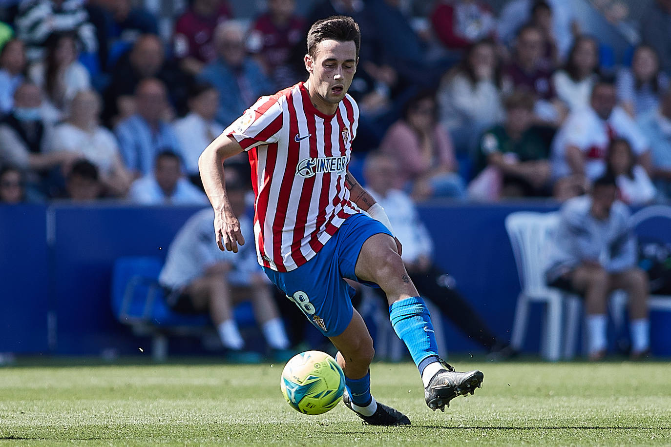 El equipo rojiblanco rescata un punto en el 'debut' de Abelardo, pero se queda a dos puntos de la promoción, tras la victoria de la Real B en Fuenlabrada