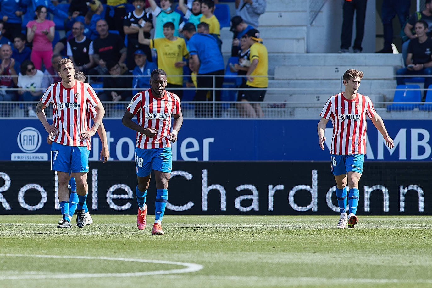 El equipo rojiblanco rescata un punto en el 'debut' de Abelardo, pero se queda a dos puntos de la promoción, tras la victoria de la Real B en Fuenlabrada