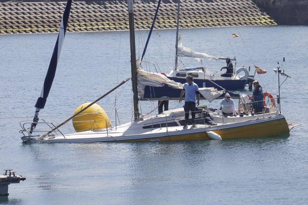 Uno volcó mientras entrenaba y otro sufrió una vía de agua en plena regata