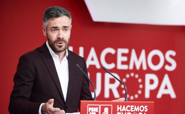 El portavoz del PSOE, Felipe Sicilia, durante la rueda de prensa posterior a la reunión de la Ejecutiva Federal de la formación política, este lunes en Madrid.